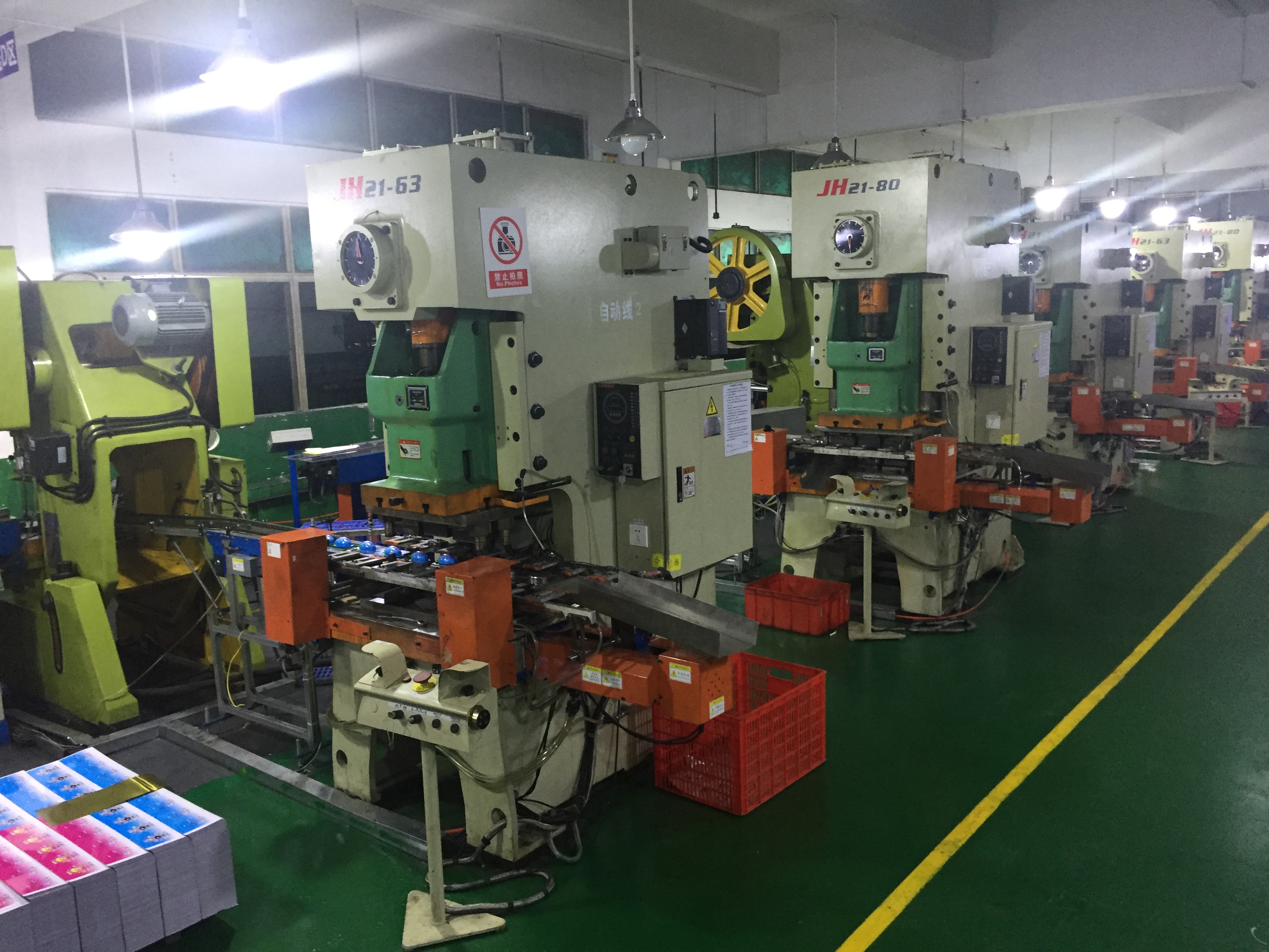 Plain Wholesale Square Tin with Window supplier